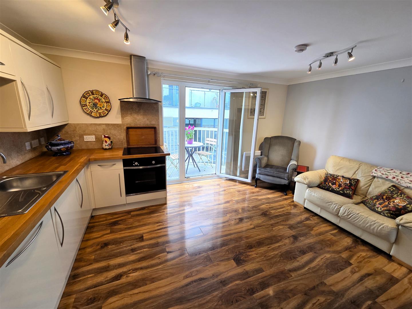Camona Drive, Marina, Swansea, SA1 1YJ